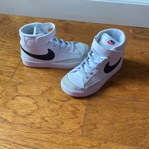 Boys Nike Velcro Shoes